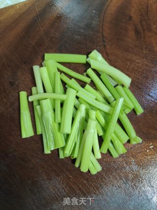 莴笋炒肉的做法步骤：4