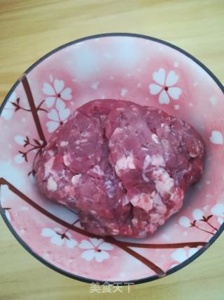 牛肉韭菜白菜饺子的做法步骤：1