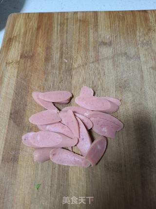 蒜苗炒火腿肠的做法步骤：3