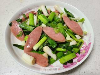 蒜苗炒火腿肠的做法步骤：5