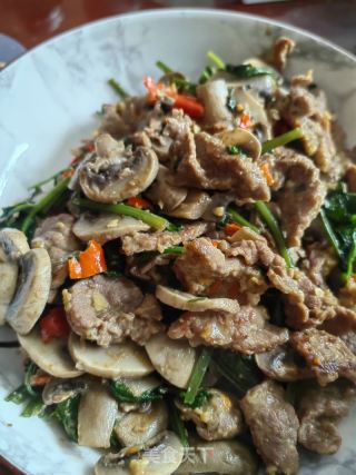 蘑菇炒牛肉的做法