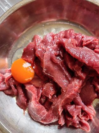 蘑菇炒牛肉的做法步骤：5