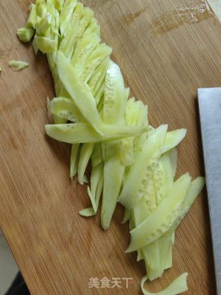 牛肉拌黄瓜的做法步骤：1