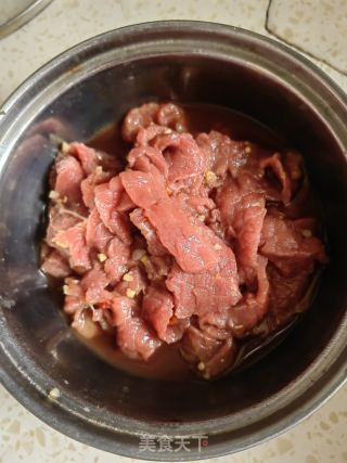 牛肉拌黄瓜的做法步骤：2