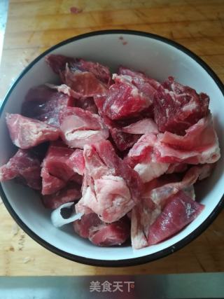 红烧牛肉的做法步骤：1