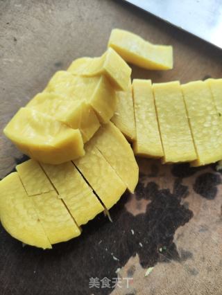 豆芽炒黄米糕的做法步骤：1