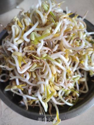豆芽炒黄米糕的做法步骤：2