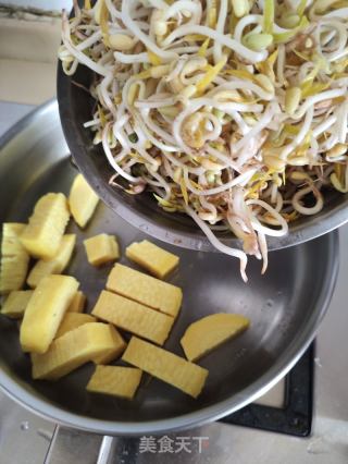 豆芽炒黄米糕的做法步骤：5