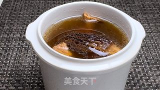 羊肚菌鱼胶排骨汤的做法步骤：5