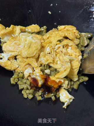 酸豆角炒鸡蛋的做法步骤：9