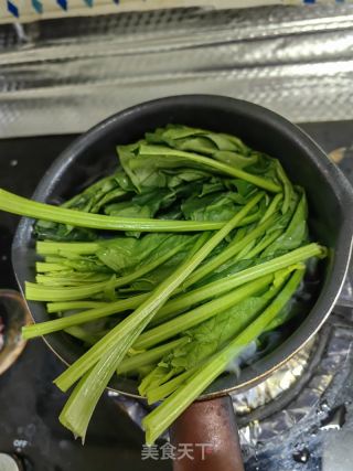 菠菜拌牛肉的做法步骤：2