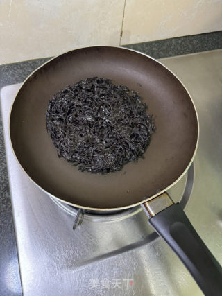 紫菜鱿鱼饼的做法步骤：1