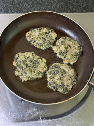 紫菜鱿鱼饼的做法步骤：10