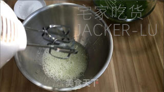 抹茶酸奶蛋糕，兼具抹茶清新和浓郁奶香的美味烘焙佳品。的做法步骤：7