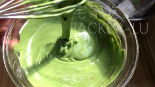 抹茶酸奶蛋糕，兼具抹茶清新和浓郁奶香的美味烘焙佳品。的做法步骤：10