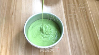 抹茶酸奶蛋糕，兼具抹茶清新和浓郁奶香的美味烘焙佳品。的做法步骤：12