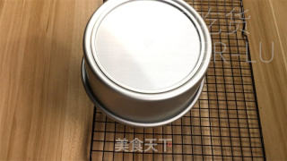 抹茶酸奶蛋糕，兼具抹茶清新和浓郁奶香的美味烘焙佳品。的做法步骤：17