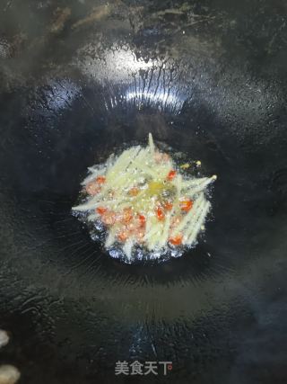 酸菜炒肥肠的做法步骤：9