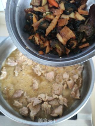八宝菜炒肉片的做法步骤：6