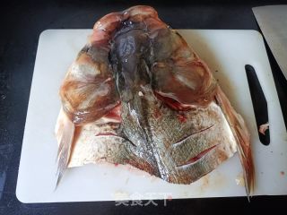 红汤老豆腐炖鲢鱼头的做法步骤：2