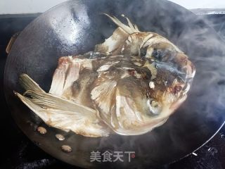 红汤老豆腐炖鲢鱼头的做法步骤：5
