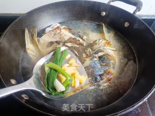 红汤老豆腐炖鲢鱼头的做法步骤：6
