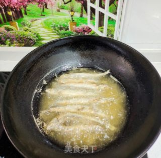 油炸多春鱼的做法步骤：2
