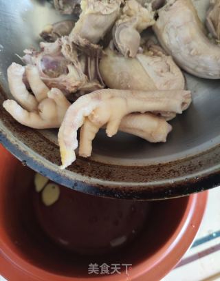 海参花胶鸡骨汤的做法步骤：5