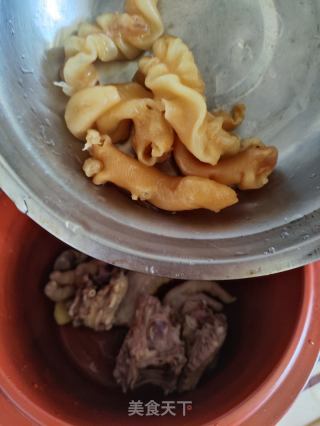 海参花胶鸡骨汤的做法步骤：6