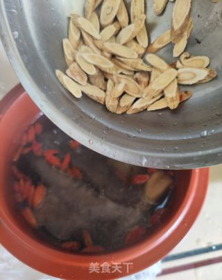 海参花胶鸡骨汤的做法步骤：8
