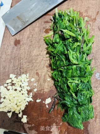 野芹菜炒腊肉的做法步骤：3