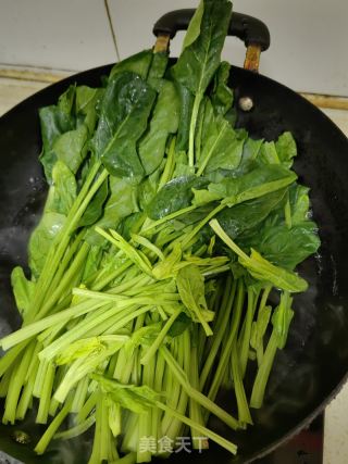 橄榄油拌菠菜的做法步骤：3