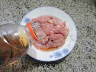 鸡腿肉丁炒扁豆的做法步骤：3