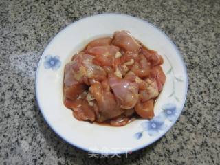 鸡腿肉丁炒扁豆的做法步骤：6