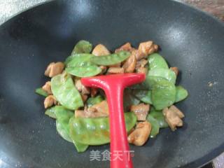 鸡腿肉丁炒扁豆的做法步骤：12