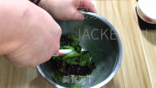 抹茶蔓越莓饼干，清新怡人、色彩诱人的小点心。的做法步骤：7