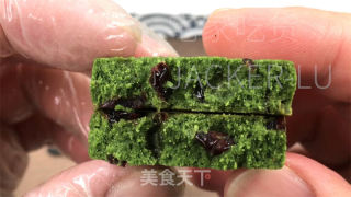 抹茶蔓越莓饼干，清新怡人、色彩诱人的小点心。的做法步骤：17