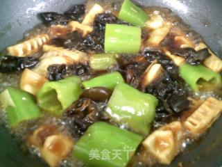 黑木耳青椒烧雷笋的做法步骤：10
