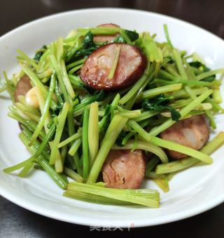 小香芹炒哈尔滨红肠的做法