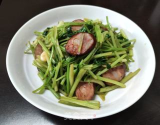 小香芹炒哈尔滨红肠的做法步骤：6