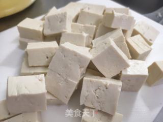 木耳鸡胸肉焖老豆腐的做法步骤：1