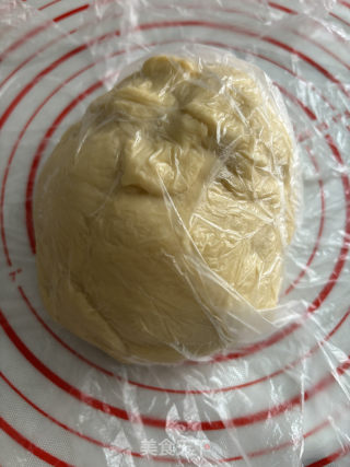 咸香蓬松香肠卷的做法步骤：4