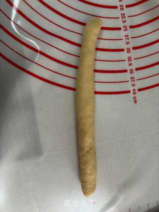 咸香蓬松香肠卷的做法步骤：8