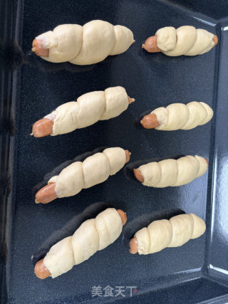 咸香蓬松香肠卷的做法步骤：10
