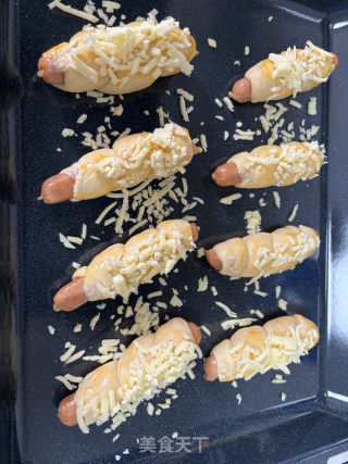 咸香蓬松香肠卷的做法步骤：11