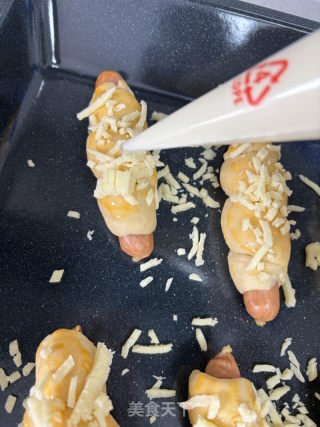 咸香蓬松香肠卷的做法步骤：12