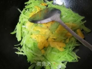凤梨炒莴笋的做法步骤：3