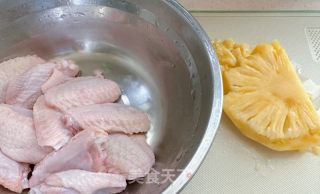 菠萝鸡翅的做法步骤：1