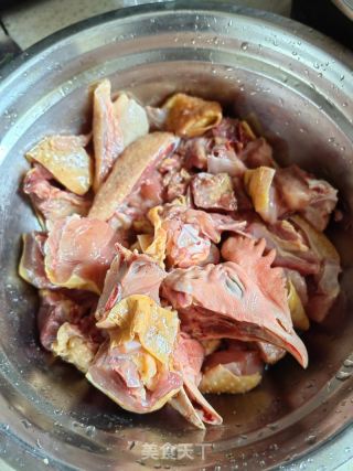 土豆烧鸡的做法步骤：1