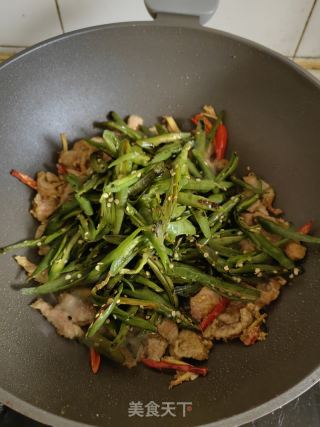 青椒炒牛肉的做法步骤：10